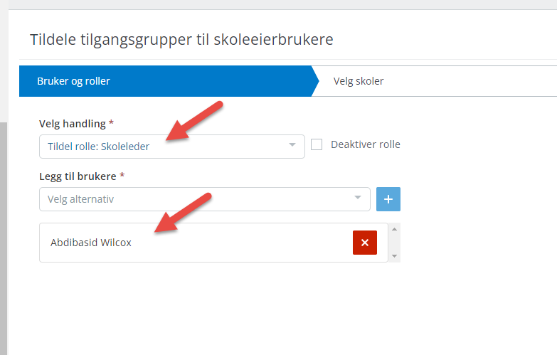 Bildet av 1. trinn i prosessen med å tildele tilganger for skoleeierbrukere på skoler.